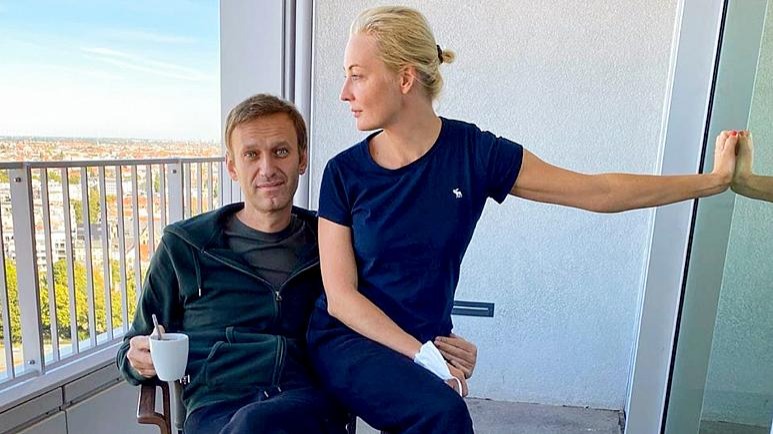 Zehirlenen Rus muhalif lider Navalny hastaneden taburcu oldu