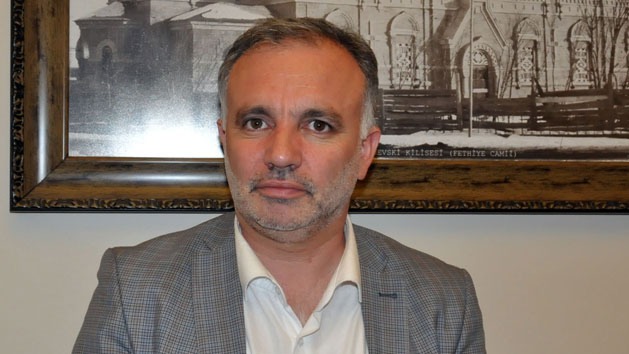 Kars Belediye Başkanı Ayhan Bilgen gözaltına alınıyor