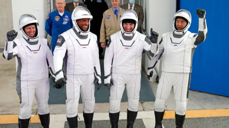 NASA, SpaceX roketi ile 4 astronotu uzaya fırlattı