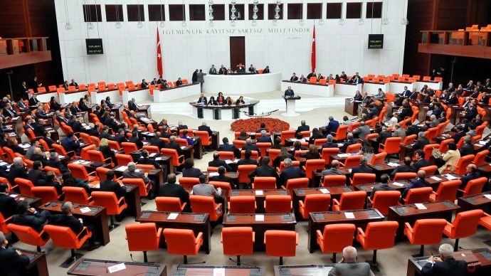 CHP'den 26 maddelik kanun teklifi: Atama, borç erteleme ve maddi destekleme