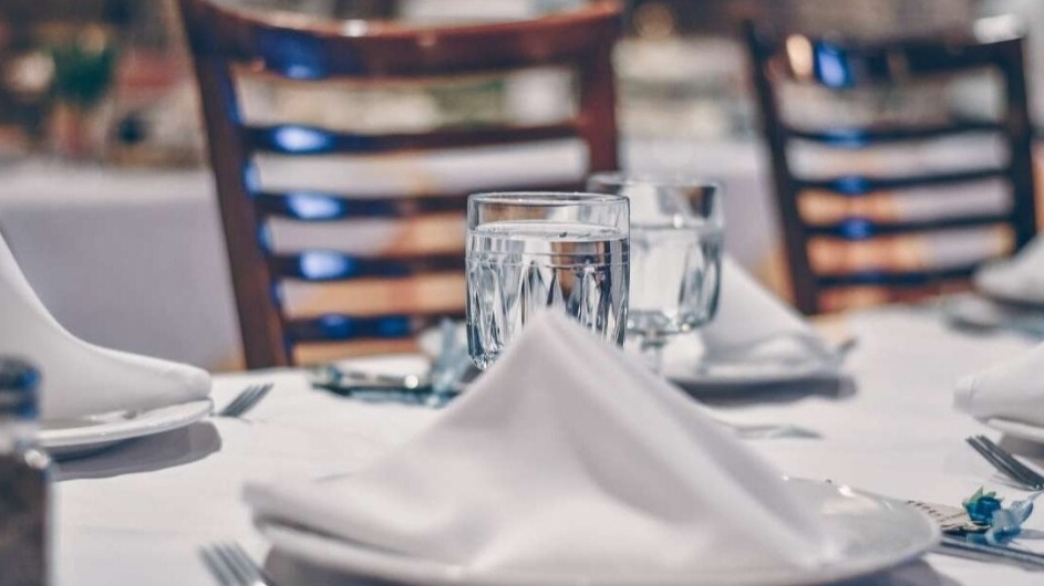Çekya'da kafe ve restoranlar pazartesi yeniden açılacak