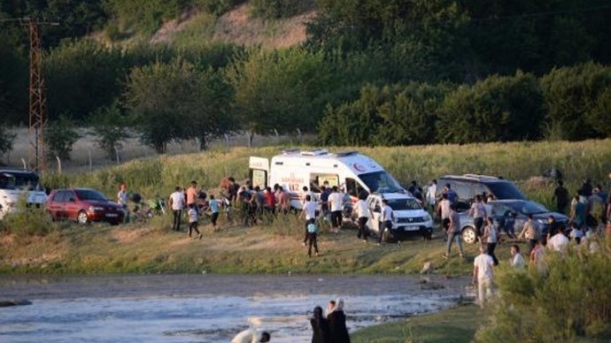 Yüzmek için Dicle Nehri’ne giren çocuk akıntıya kapılarak hayatını kaybetti