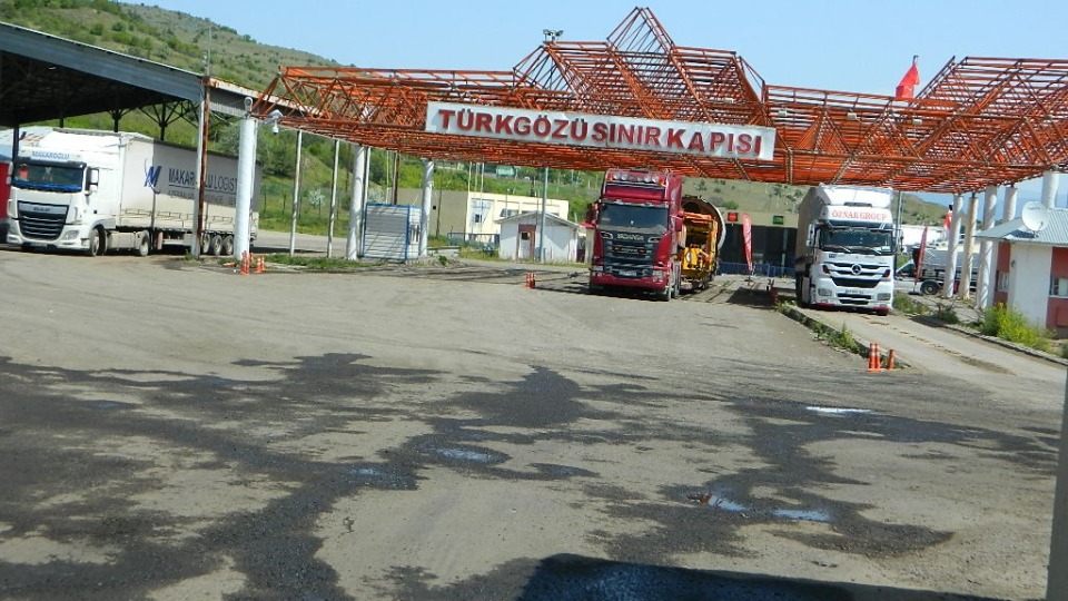 Türkiye kapıyı açıyor, Gürcistan kapatıyor