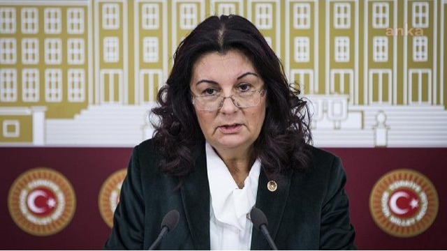 Karabıyık: En az 100 bin öğretmen ataması yapılmalı