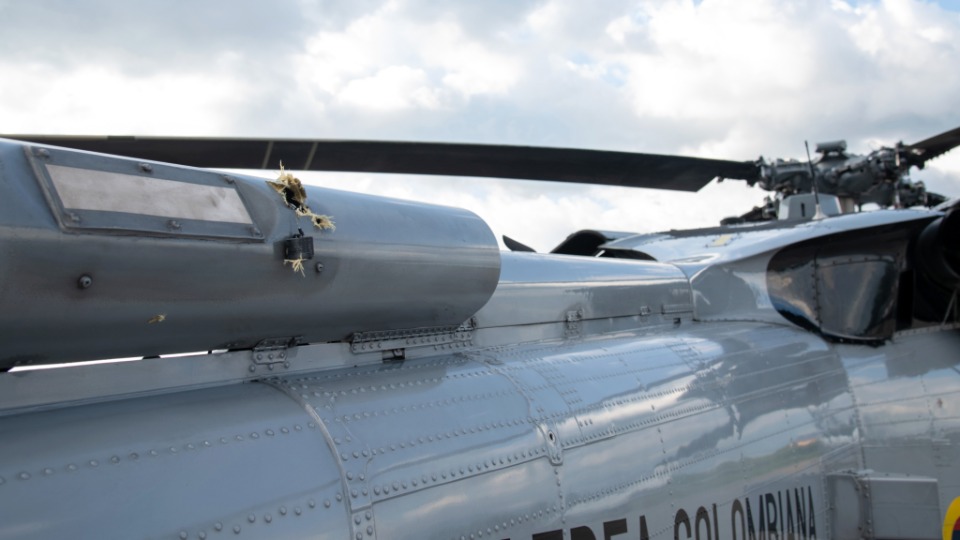 Kolombiya Devlet Başkanı Duque'yi taşıyan helikoptere saldırı