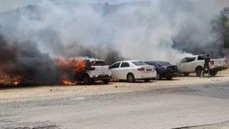 İsrail'de çıkan yangında 15 araç küle döndü