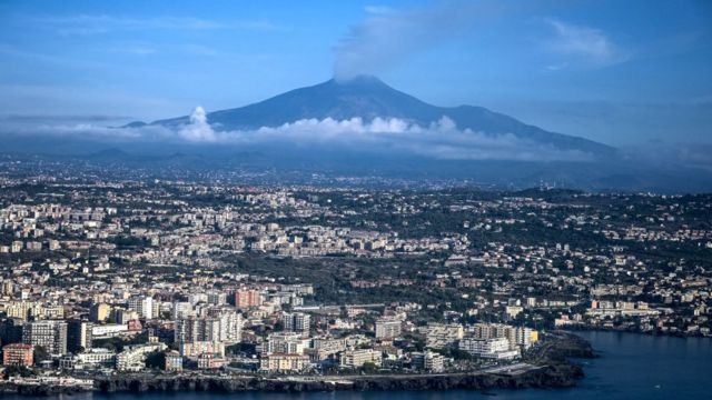 Etna Yanardağı yeniden faaliyete geçti