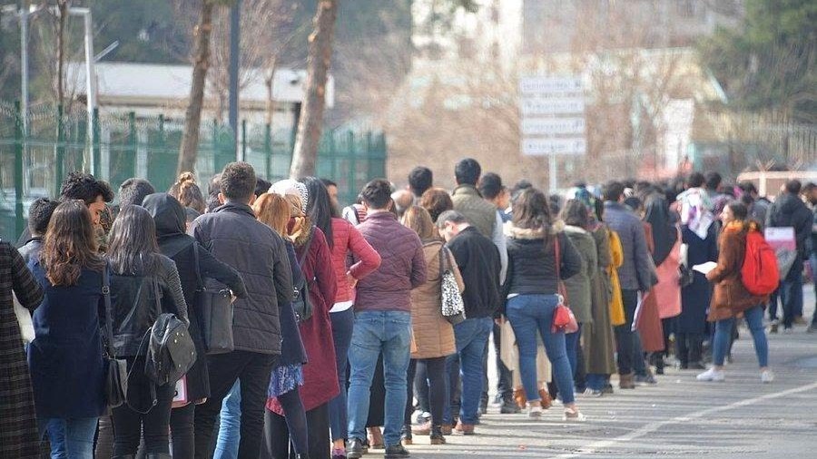 Türkiye'de gençlerin yüzde 70'i ekonomik endişeyi taşıyor