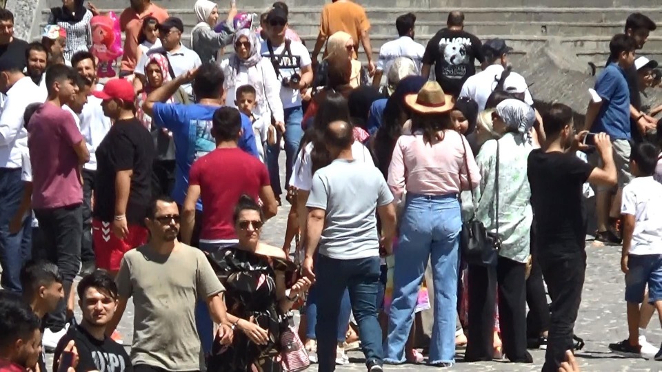 Diyarbakır kırmızıya büründü, hastanede yataklar yüzde 40 doldu