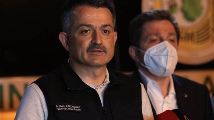 Pakdemirli: 160 yangın kontrol altında, 5 ilde 14 yangın devam ediyor