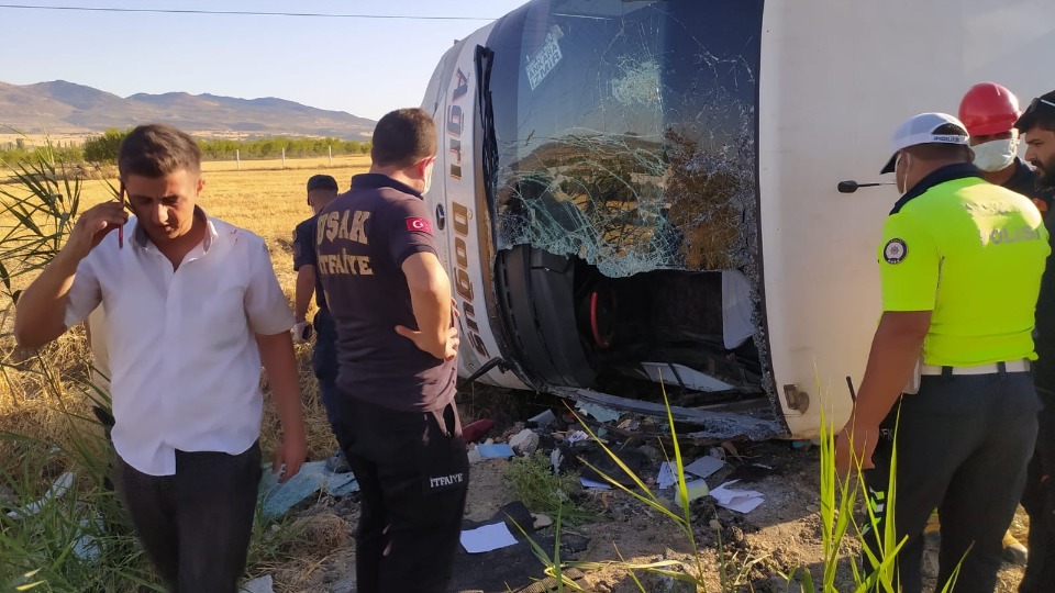 Kontrolden çıkan otobüs yan yattı: 30’dan fazla yaralı