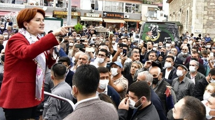 Akşener'e Sivas ziyaretinde sözlü saldırı