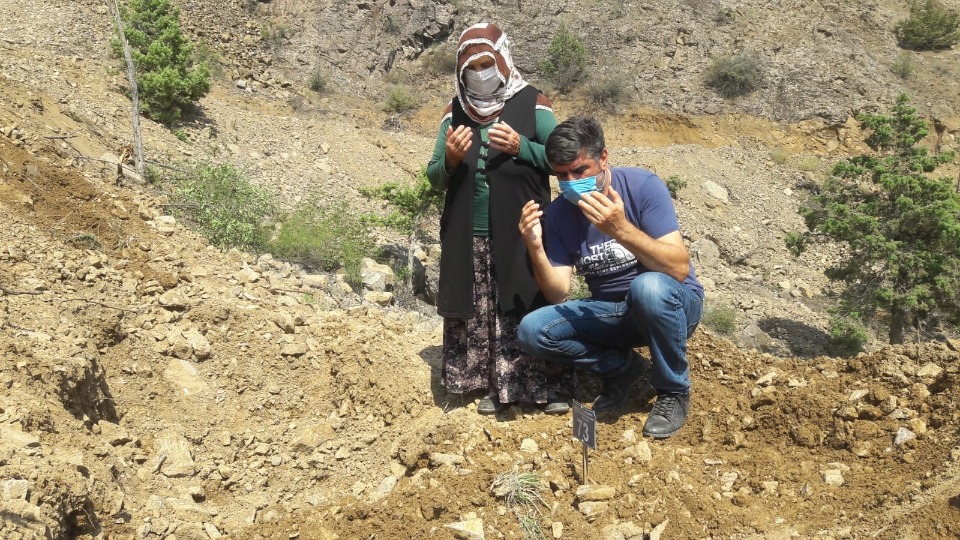 Barajlardan dolayı ölüleri ile ikinci kez yüzleşen yurttaşlar: Bu acının tarifi yok