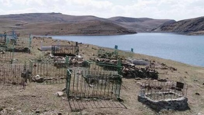 Suların çekildiği Palandöken Barajı’nda kemikler ortaya çıktı