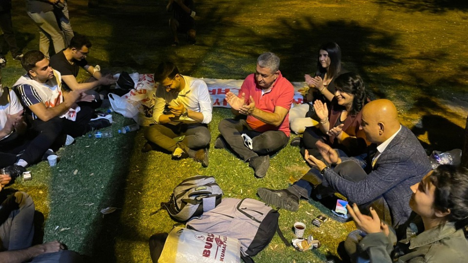 'Barınamayan' öğrenciler parklarda