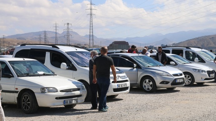 'Araç almak da satmak da çok zor'