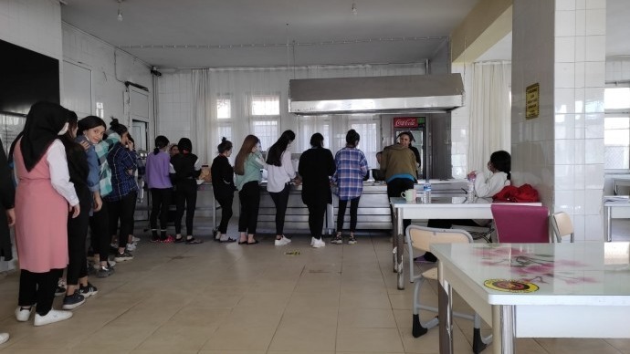 Şırnak'ta okulların temizliğini veliler yapıyor