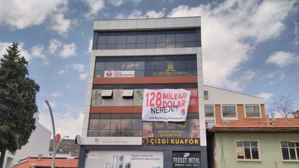 ‘128 Milyar Nerede?’ pankartına kesilen ceza iptal edildi