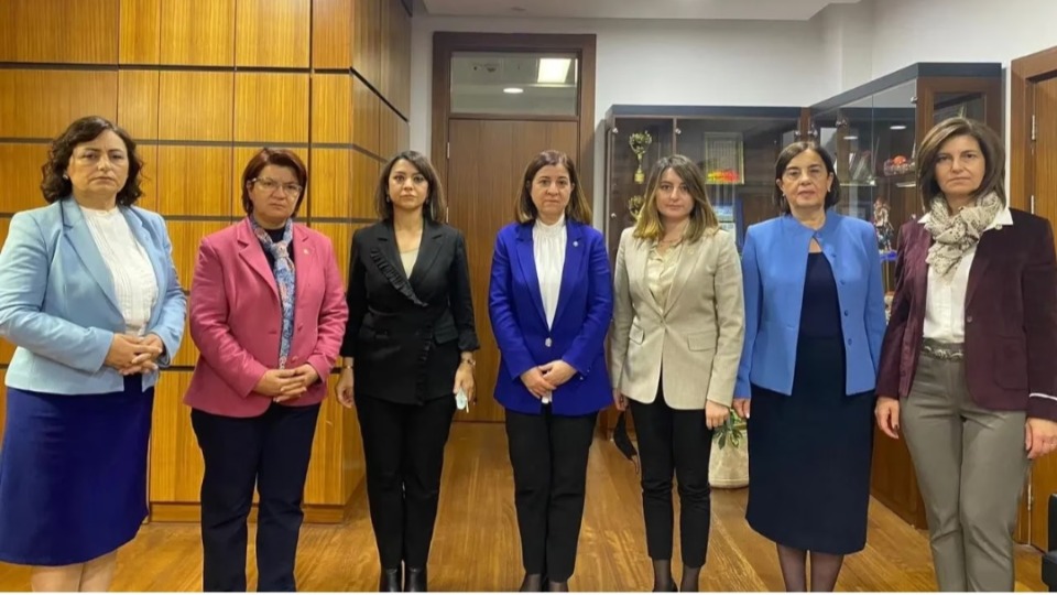 CHP’li kadın milletvekillerinden 'eşit temsil' için tüm partilere destek çağrısı