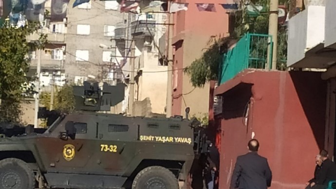 Cizre'de HDP binasına polis baskını: Çok sayıda gözaltı var
