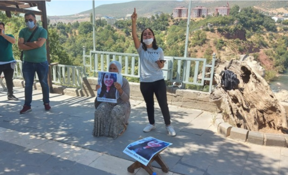 Aygül ve Bedriye Doku, gözaltına alınıp, bırakıldı